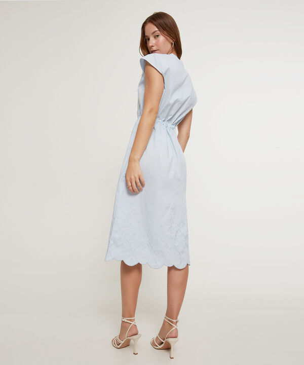 Vestido Unicolor Con Bordado
