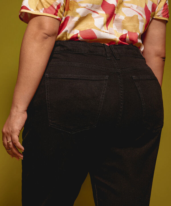 Jean Mom Tono Negro