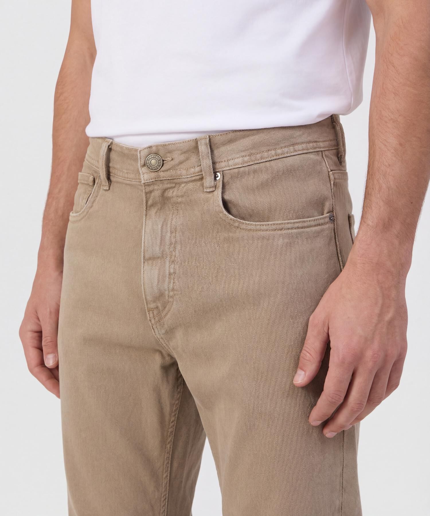 Jeans Hombre Regular Fit con Cinco Bolsillos