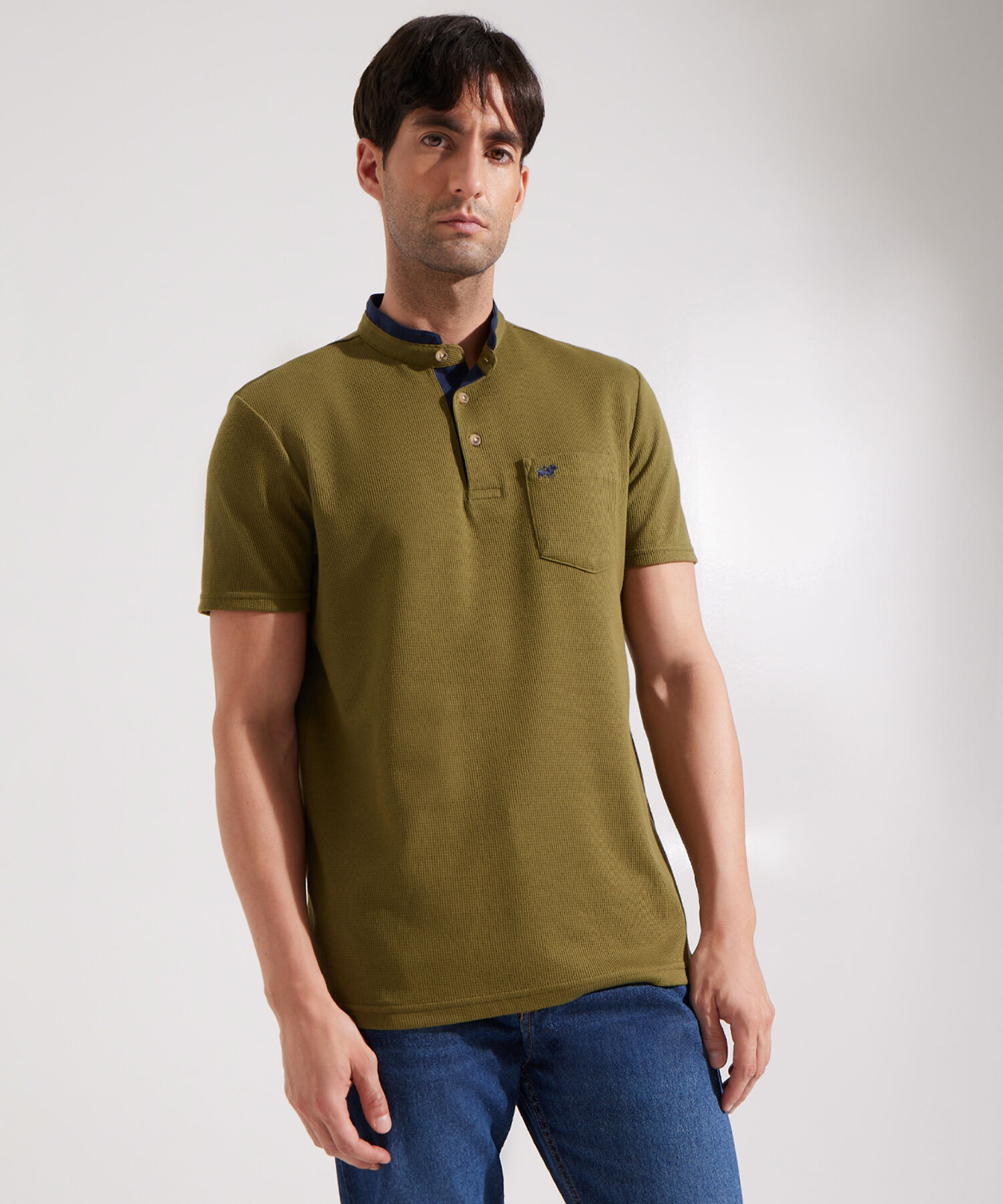 Polo Texturizada Con Cuello Mao