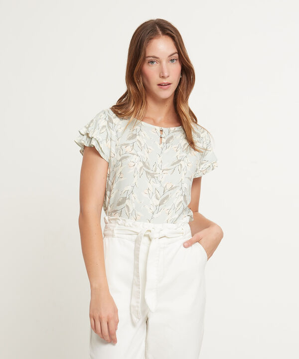 Blusa Estampada Manga Corta En Capas, Escote Redondo, Abertura En Frente Con Botones Y Presillas, Trópico Floral