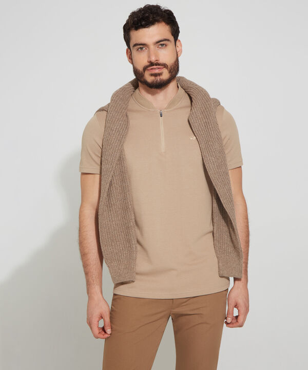 Polo Unicolor, Cuello Mao Tejido Con Cremallera En Cuello Y Silueta Slim Fit