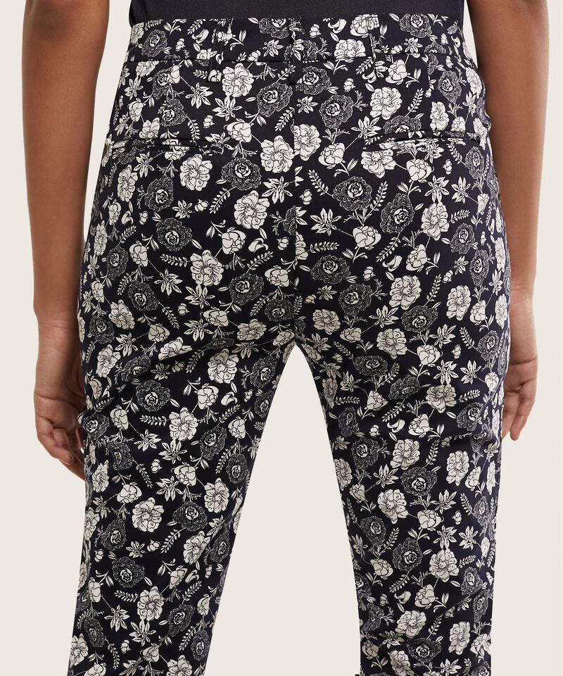 Pantalon Capri Con Bolsillos Laterales