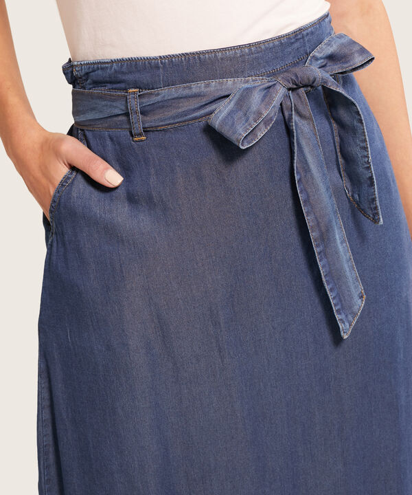 Falda Midi En Denim Con Cintur&oacute;n Mujer