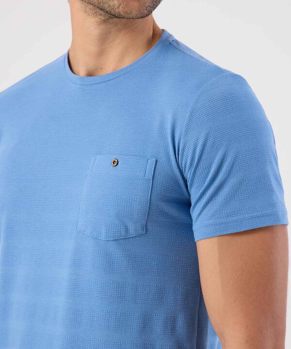 Camiseta Texturizada Con Bolsillo Para Hombre image number null