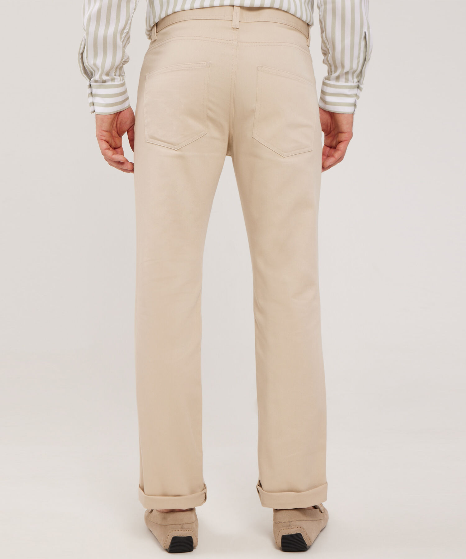 Pantalón Unicolor 5 Bolsillos Silueta Regular Fi­T. Magia En El Caribe