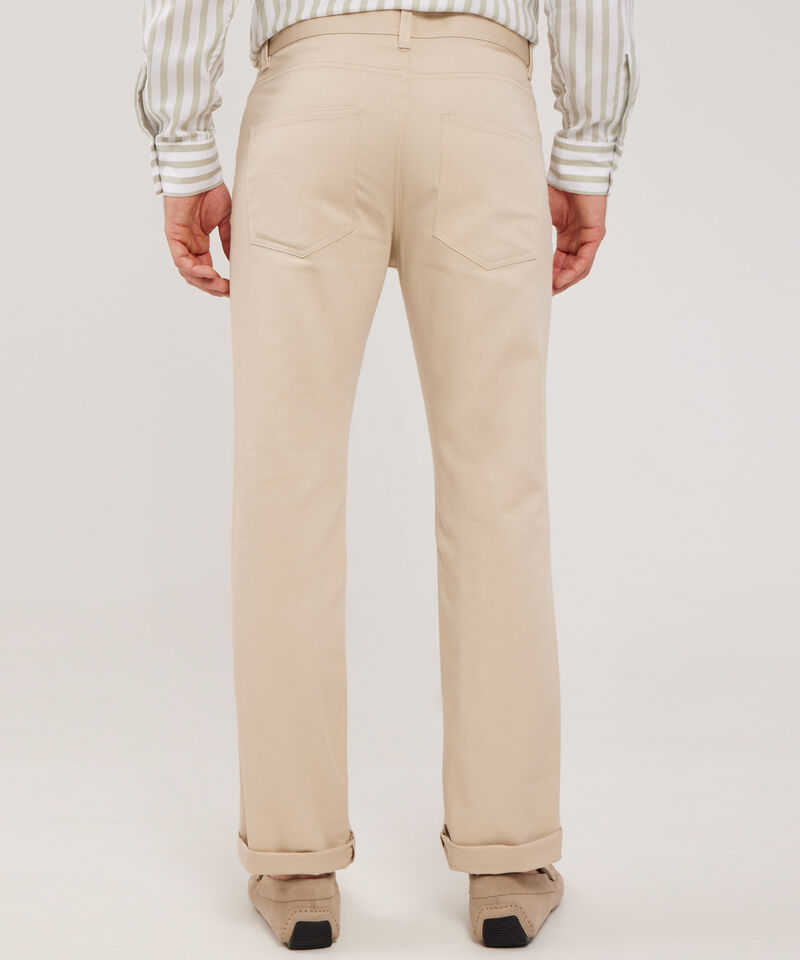 Pantalón Unicolor 5 Bolsillos Silueta Regular Fi­T. Magia En El Caribe