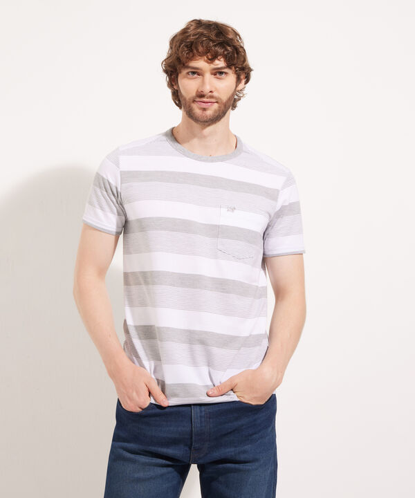 Camiseta Manga Corta Cuello Redondo Con Bolsillo, Preteñida A Rayas image number null