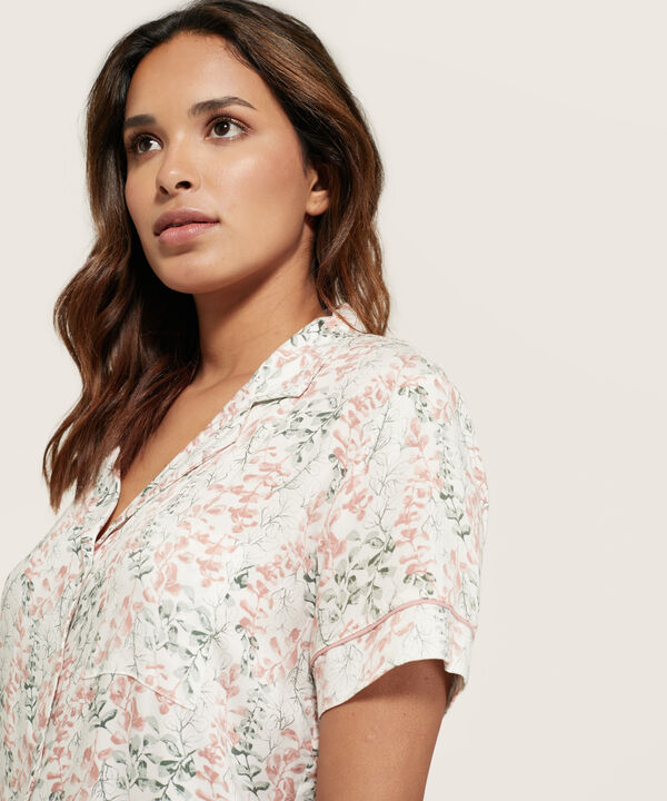 Camisa Resort Estampada Con Bolsillo En Frente