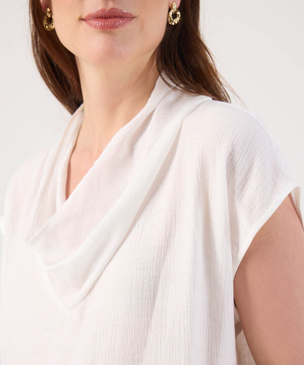 Blusa Unicolor Con Detalle En Cuello  image number null