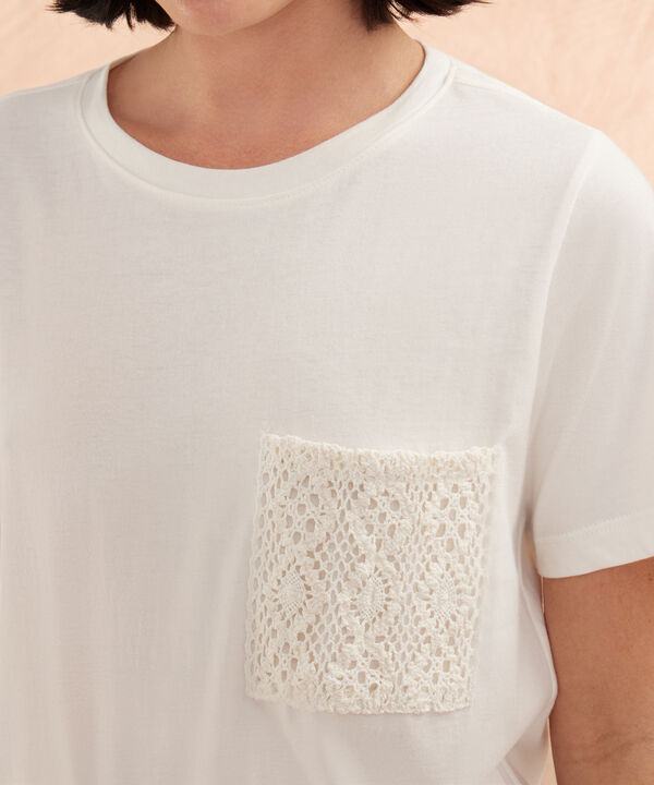 Camiseta Manga Corta  Con Bolsillo En Encaje