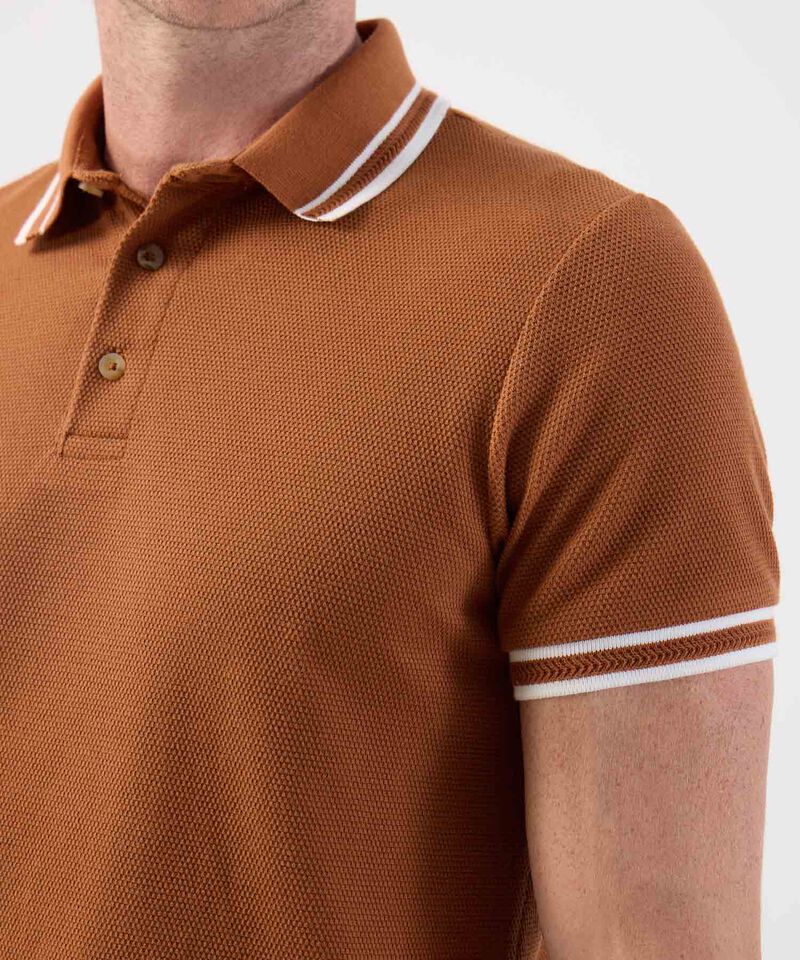 Polo Clásico con Detalles Acanalados en Contraste Para Hombre