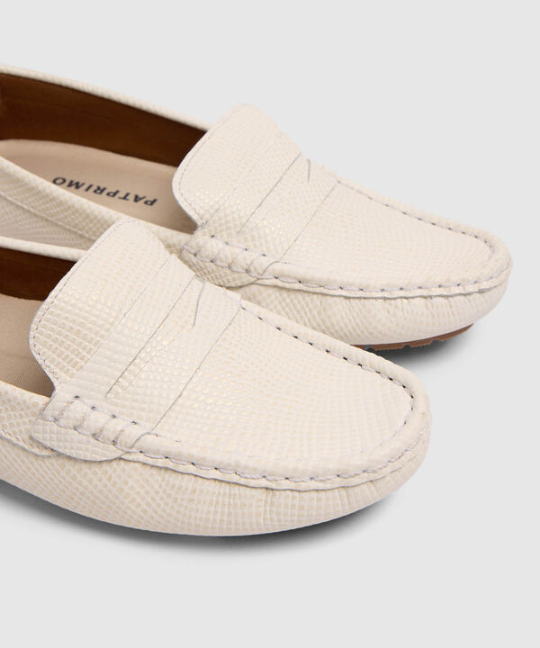 Zapatos Tipo Mocas&iacute;n Con Textura Micrograbada Para Mujer image number null