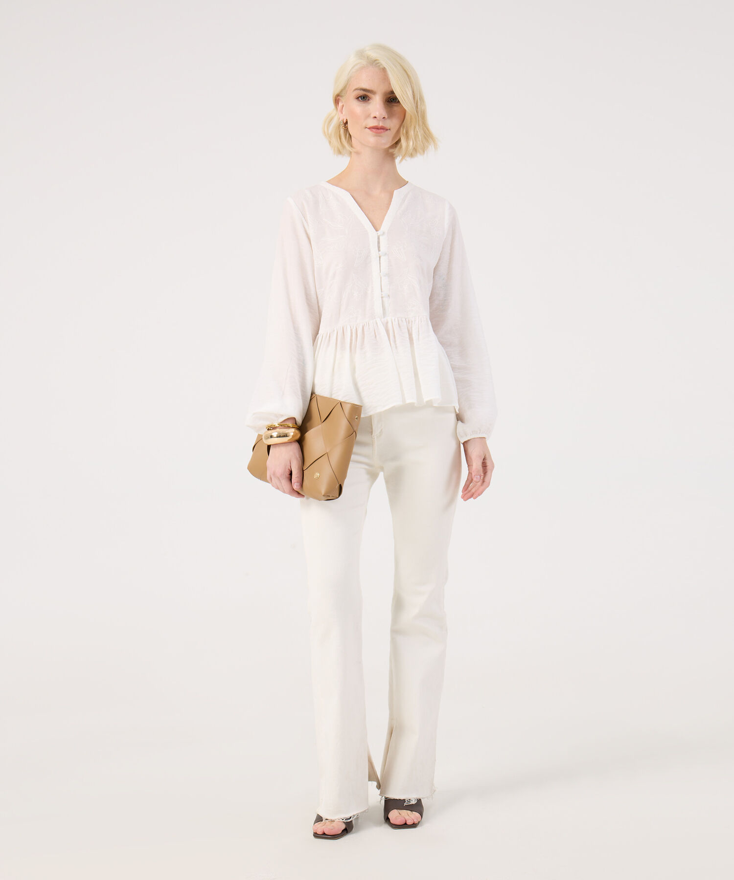 Blusa Texturizada Con Bordado