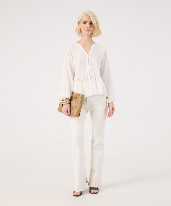 Blusa Texturizada Con Bordado image number null