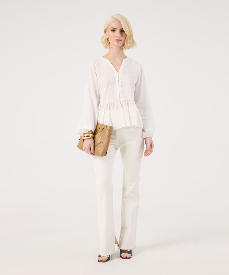 Blusa Texturizada Con Bordado