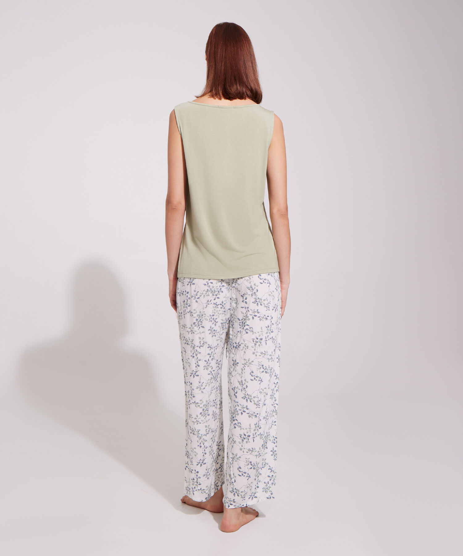 Pijama Set Camiseta Manga Sisa Y  Pantalón Capri Estampado
