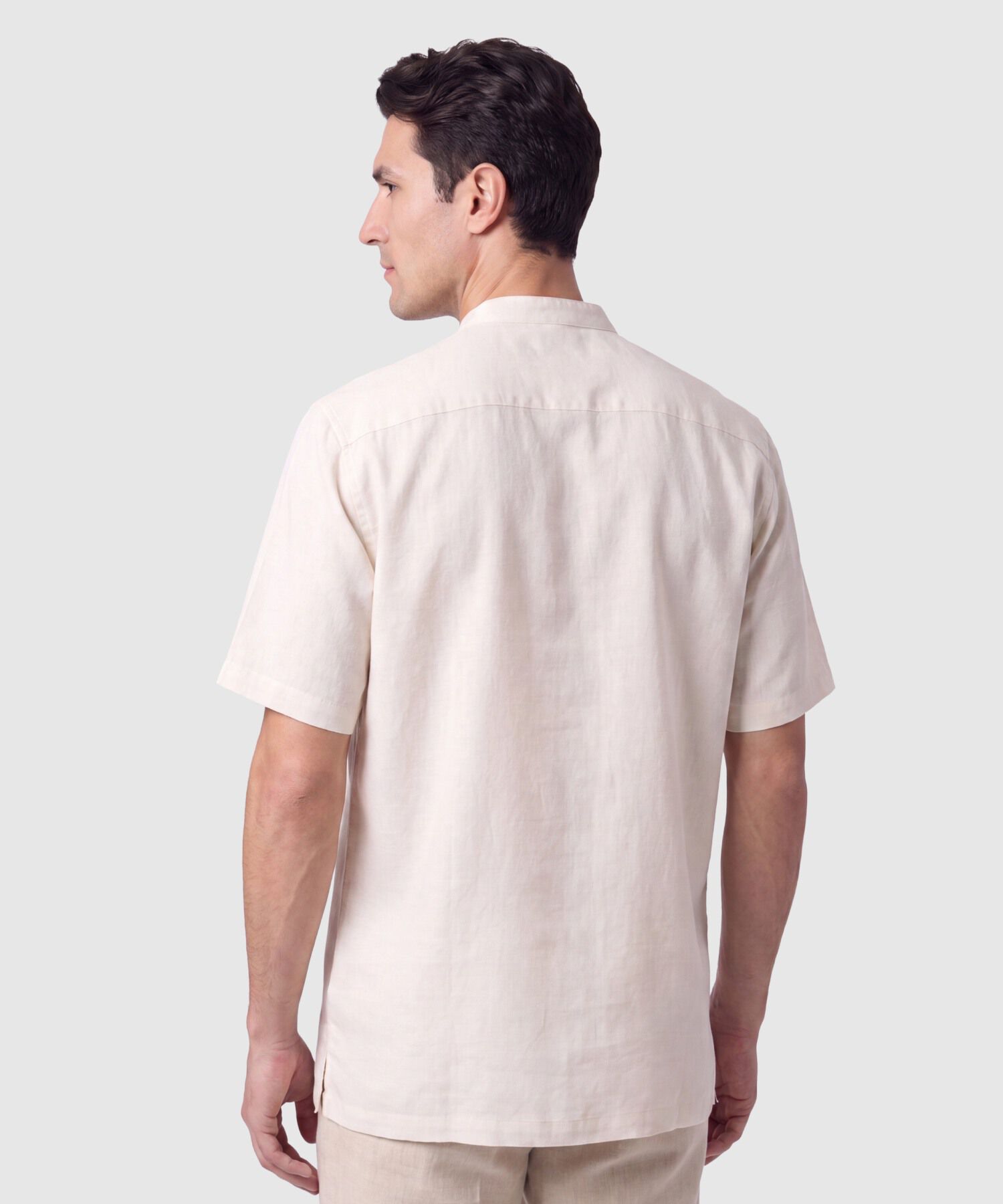 Guayabera Manga Corta Cuello Mao Hombre