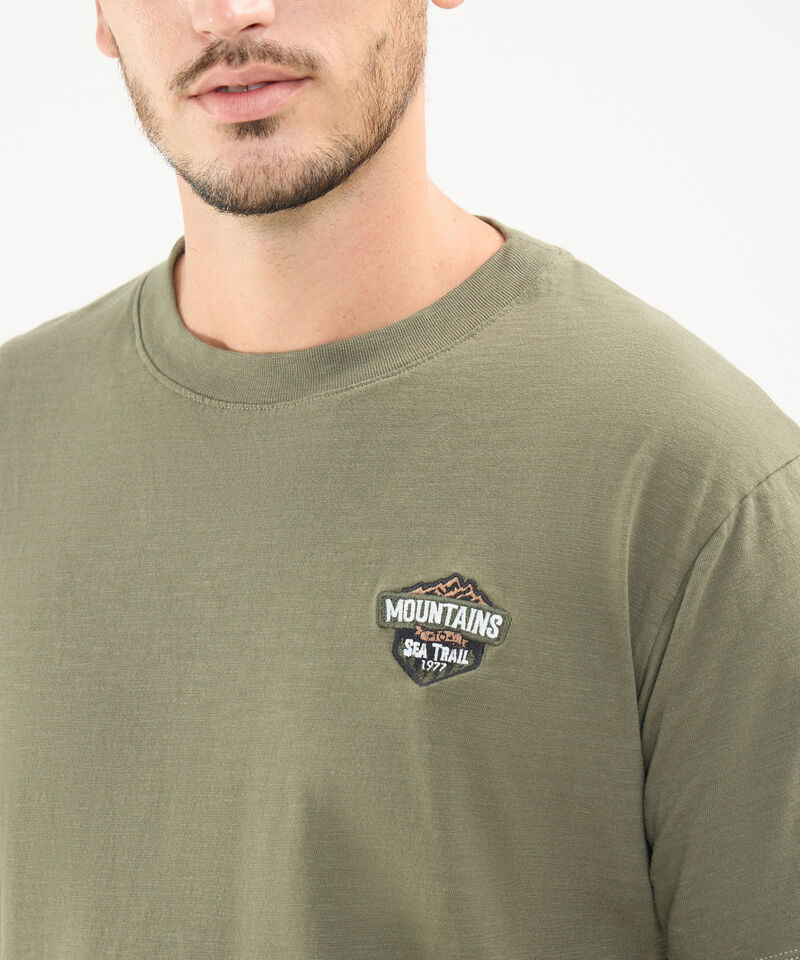 Camiseta con Aplique Bordado