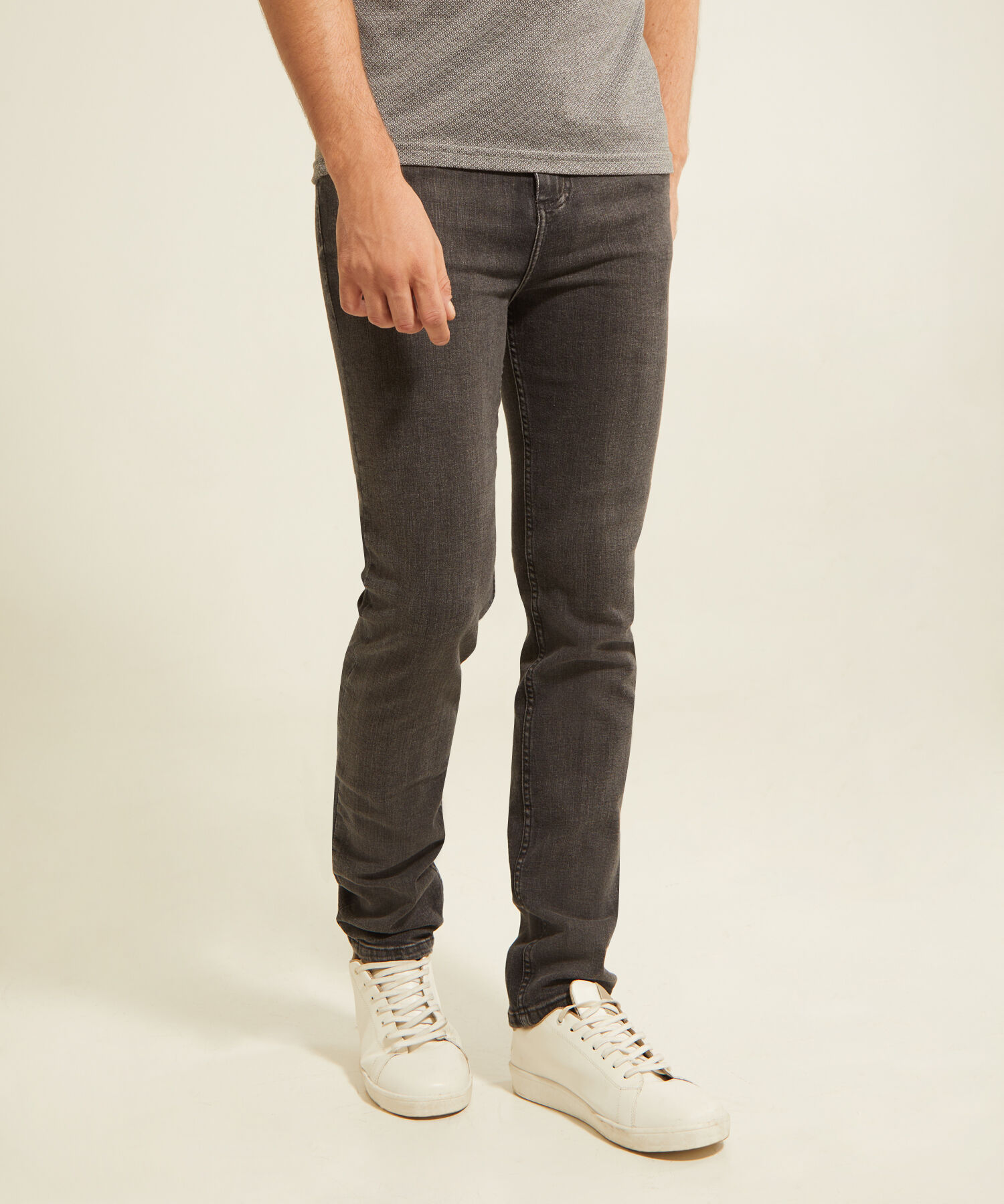 Jean Slim Tono Gris Oscuro