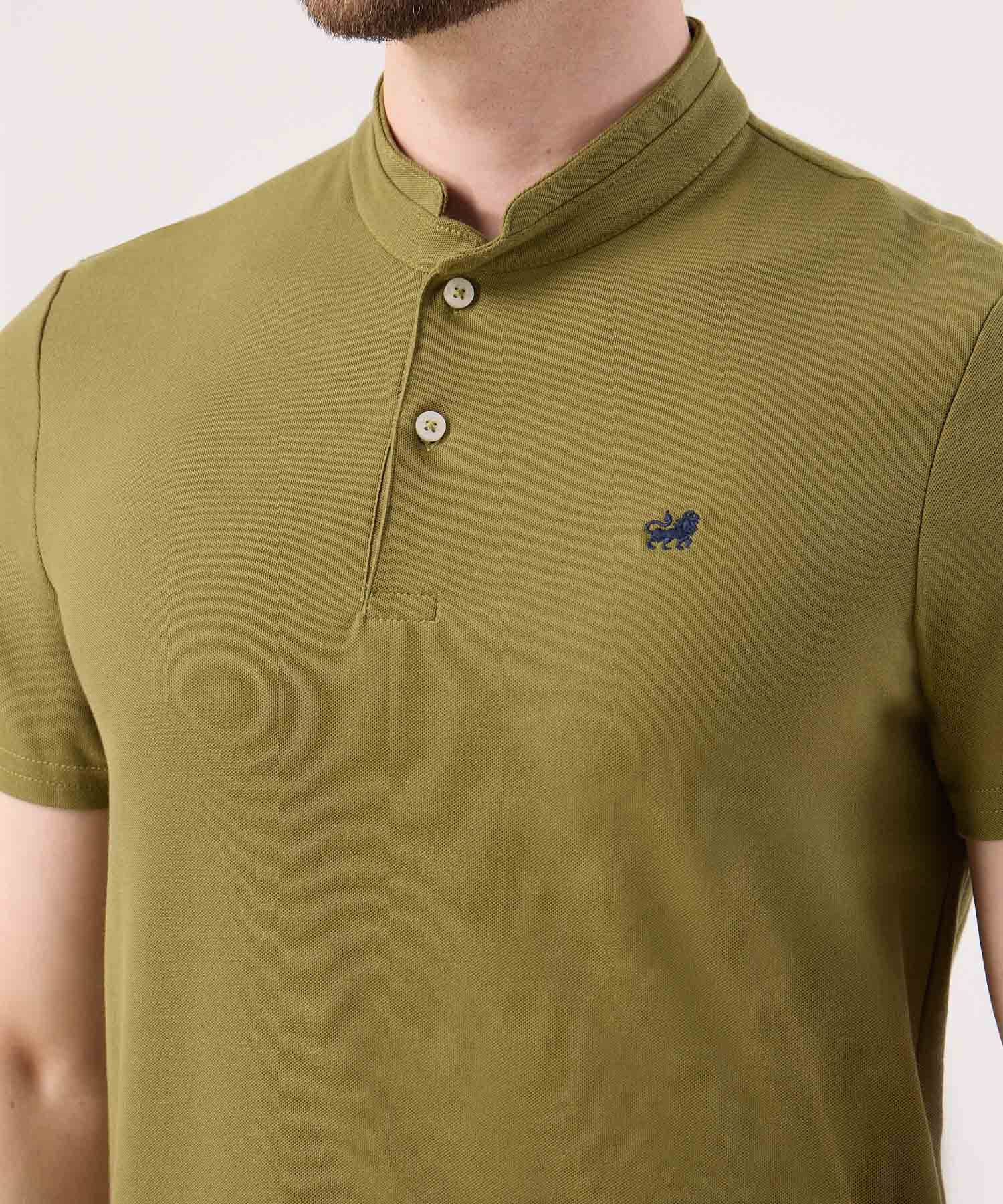 Polo Unicolor Con Bordado
