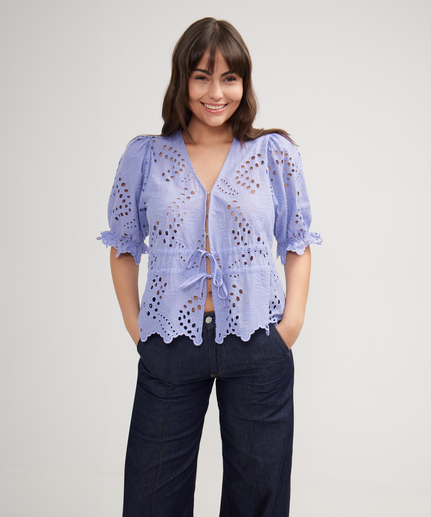 Blusa Unicolor En Ojalillo