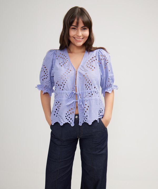 Blusa Unicolor En Ojalillo image number null