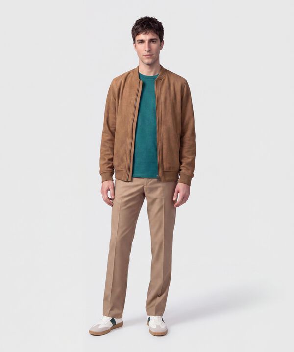 Pantal&oacute;n Casual Regular Fit Estilo Chino Hombre