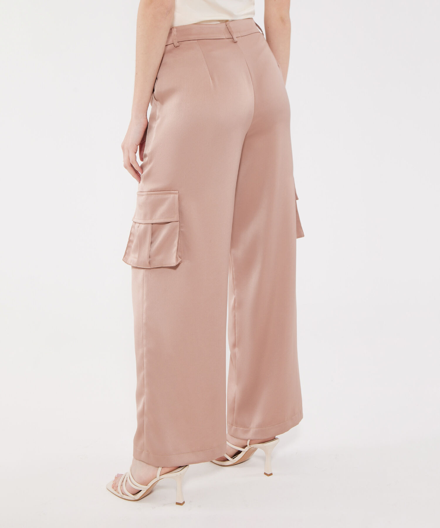 Pantalon Cargo Unicolor En Saten