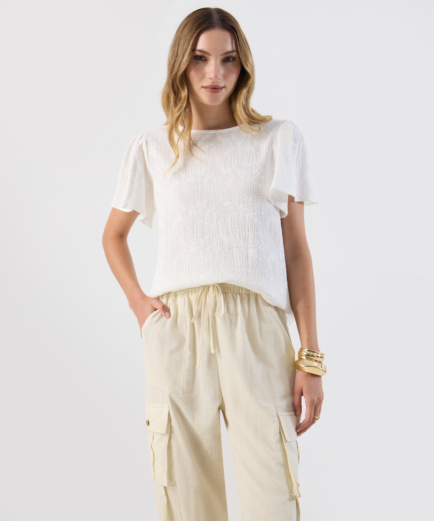 Blusa Mujer Texturizada Con Manga Corta Volante