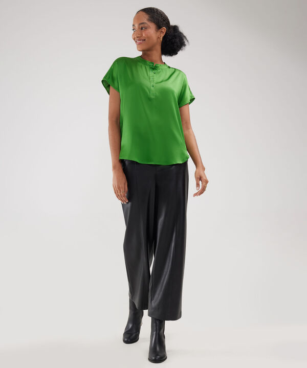 Blusa Unicolor Con Media Pechera image number null