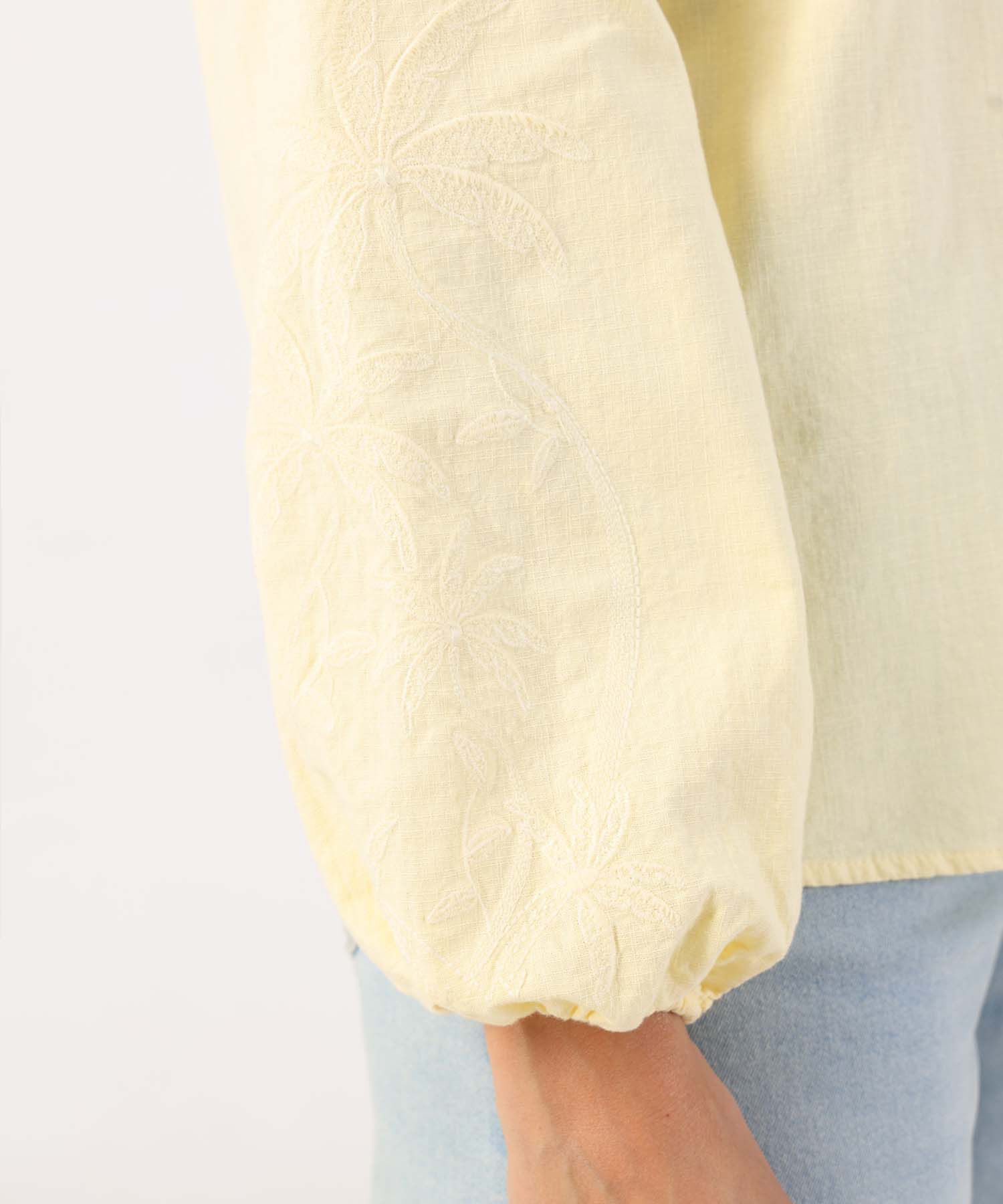 Blusa Cuello Redondo con Bordados para Mujer