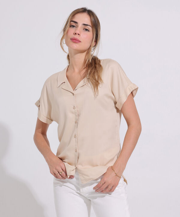 Camisa Unicolor, Manga Corta Con Guardapolvos, Cuello Sport Y Botonadura Azul image number null