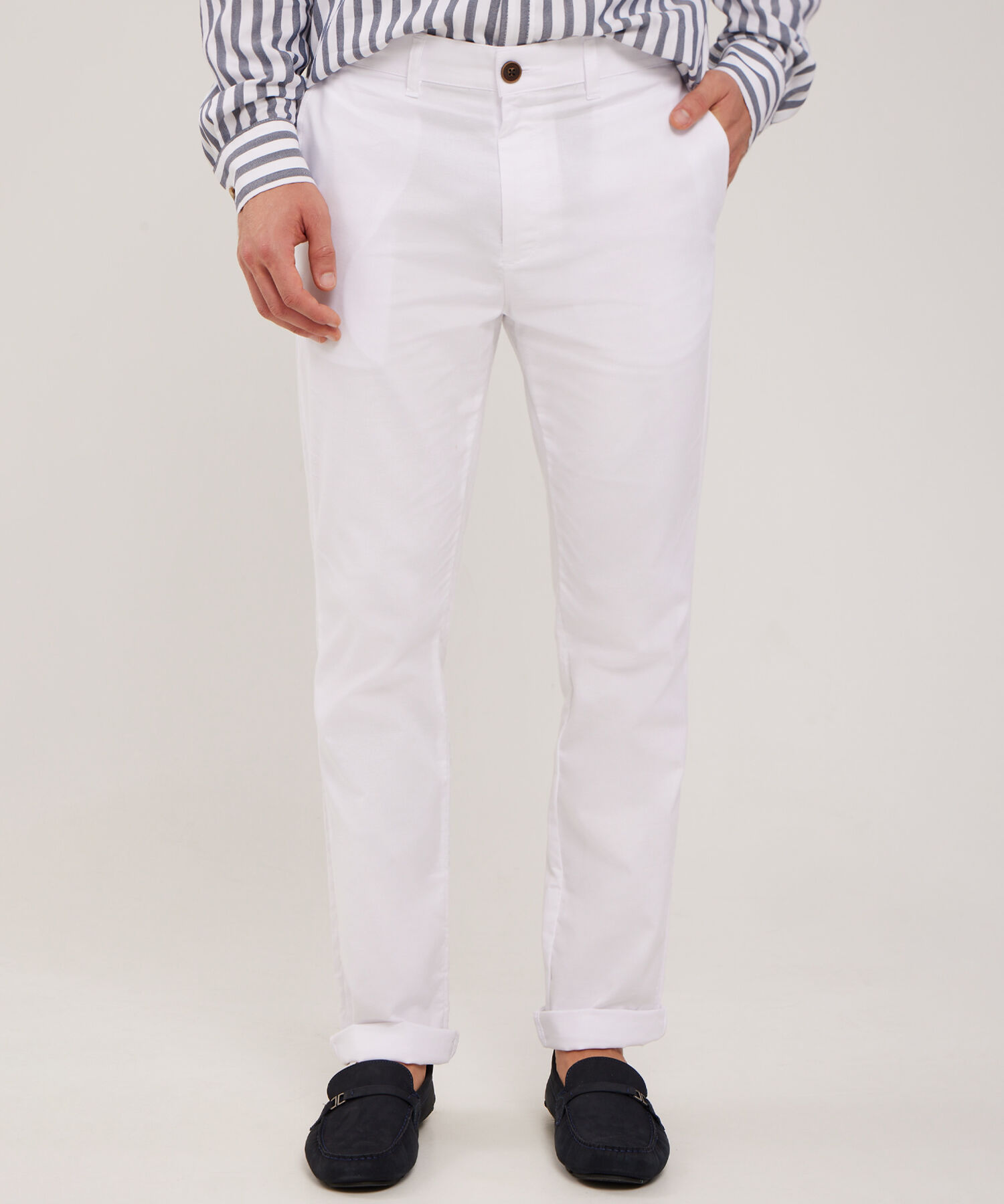 Pantalón Chino Sin Prenses, Bolsillos Diagonales y De Ribete