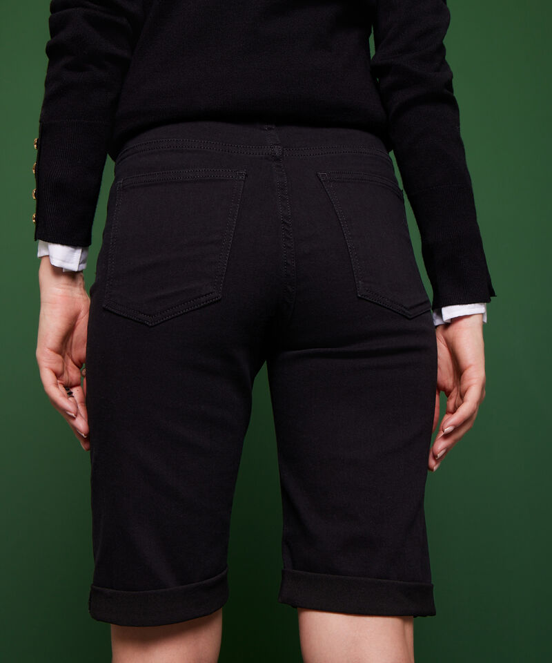 Bermuda Larga Guarda Polvo Tono Negro