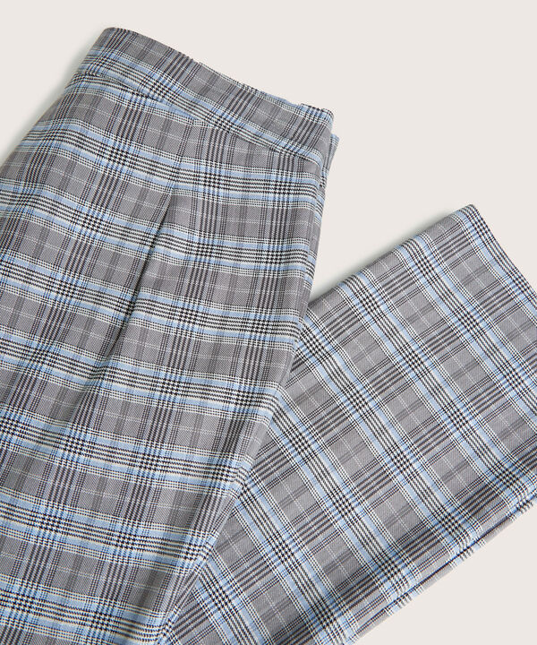 Pantalón Preteñido Con Broches
