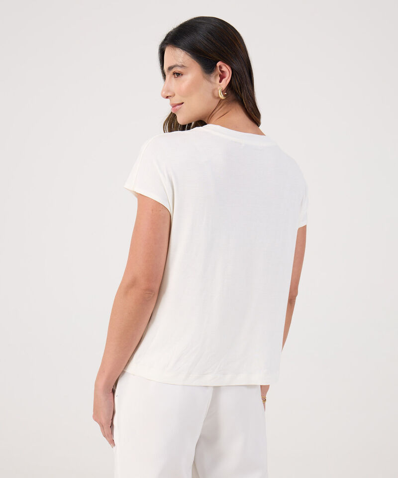 Camiseta con pedreria 