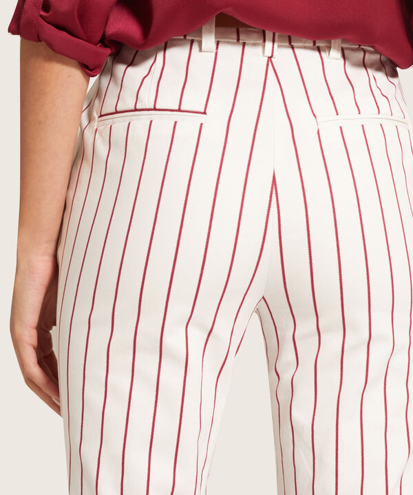 Pantalón Chino Estampado Con Cinturón