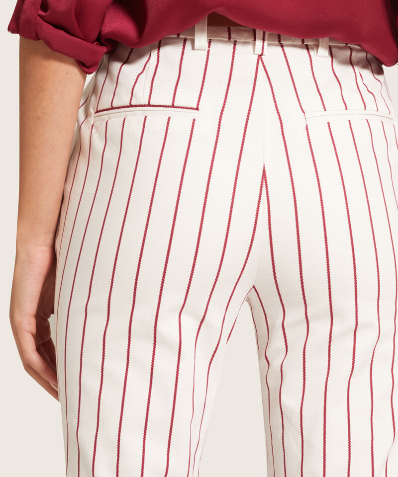 Pantalón Chino Estampado Con Cinturón