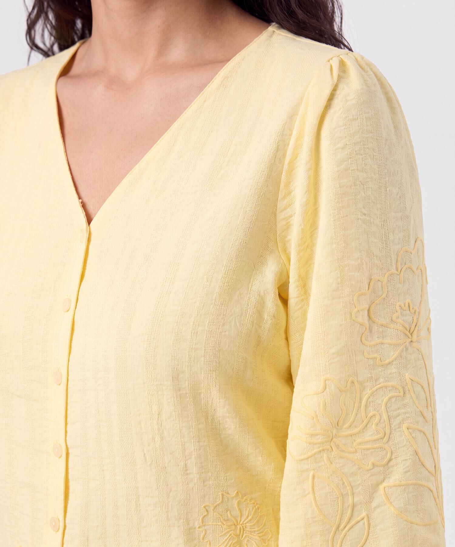 Blusa Bordada Con Botones Para Mujer