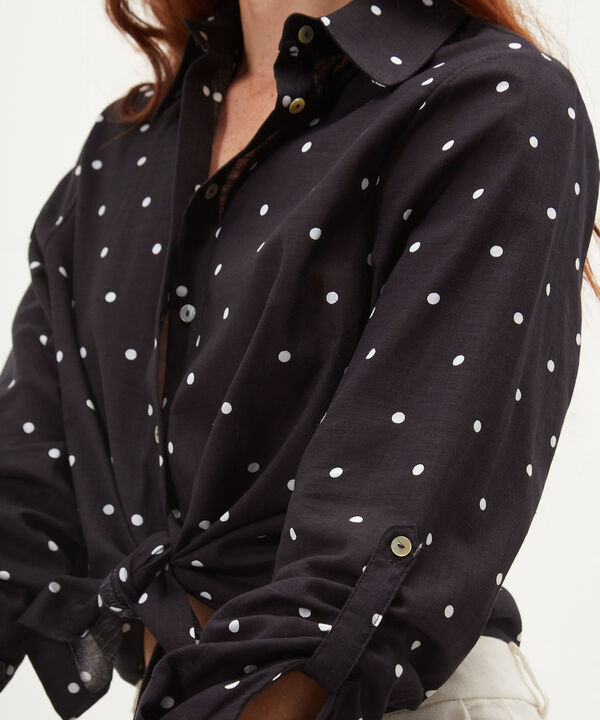 Camisa Estampada Con Charreteras