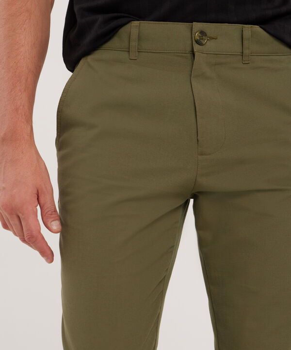 Pantalón Unicolor Clásico Con Silueta Regular Fi­T, Magia En El Caribe image number null