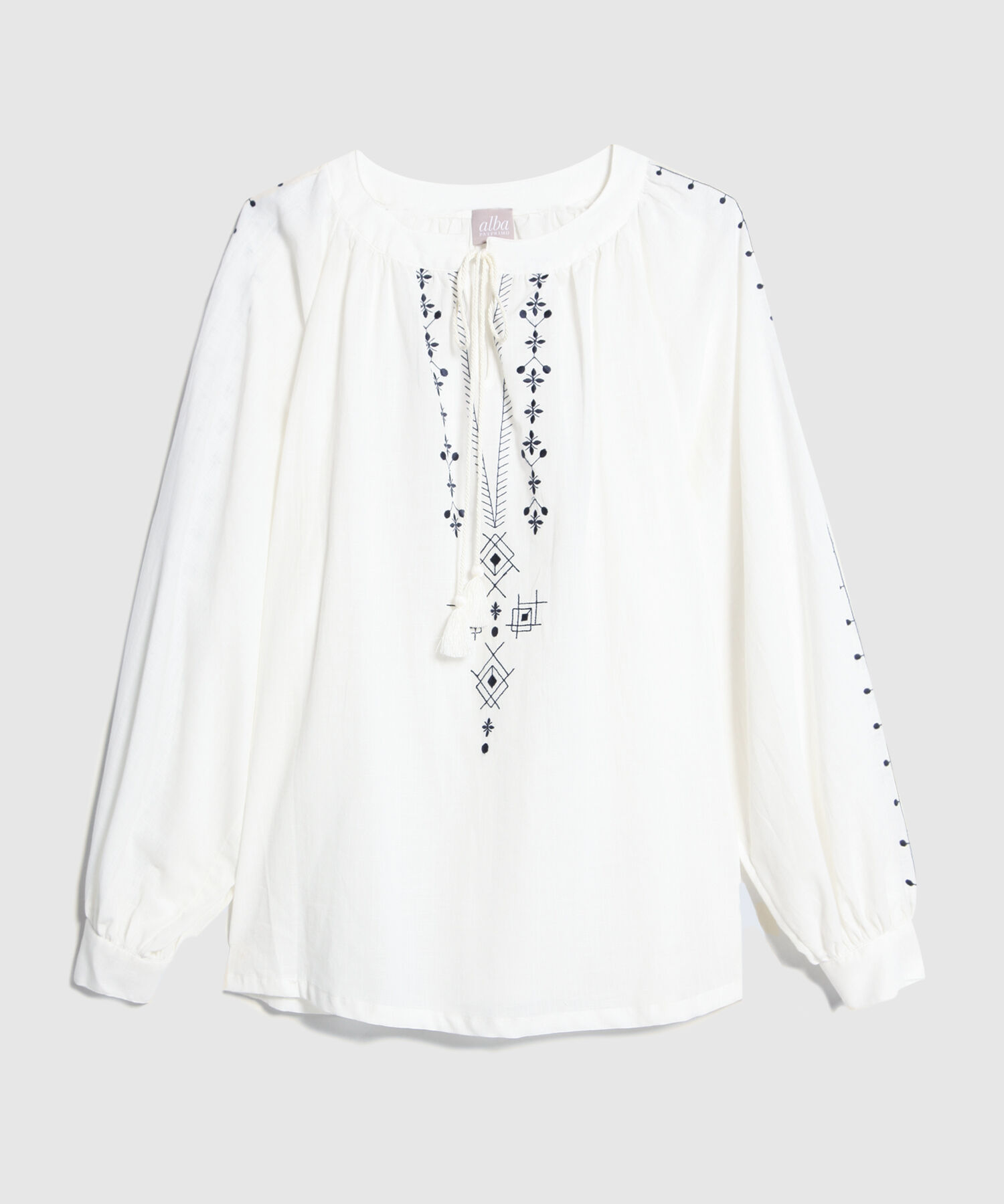 Blusa Unicolor Con Bordado Y Borlas