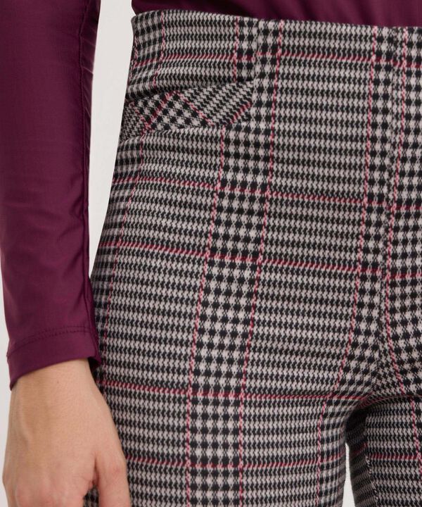 Leggins Tipo Flare Preteñido Con Ribete En Costados Y Pretina Invisible image number null