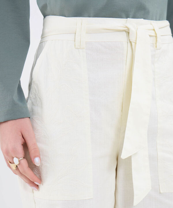 Pantalón Unicolor Con Cinturon image number null