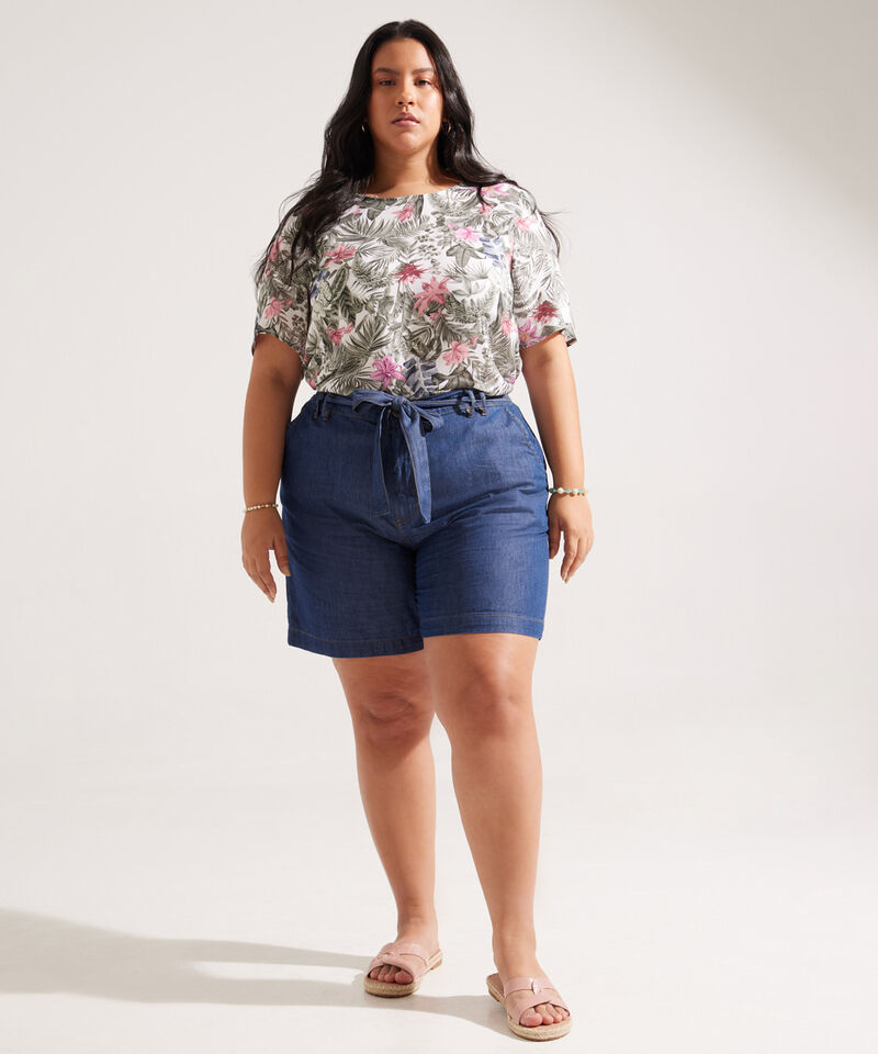 Bermuda Con Cinturon Desde El Costado Tono Oscuro