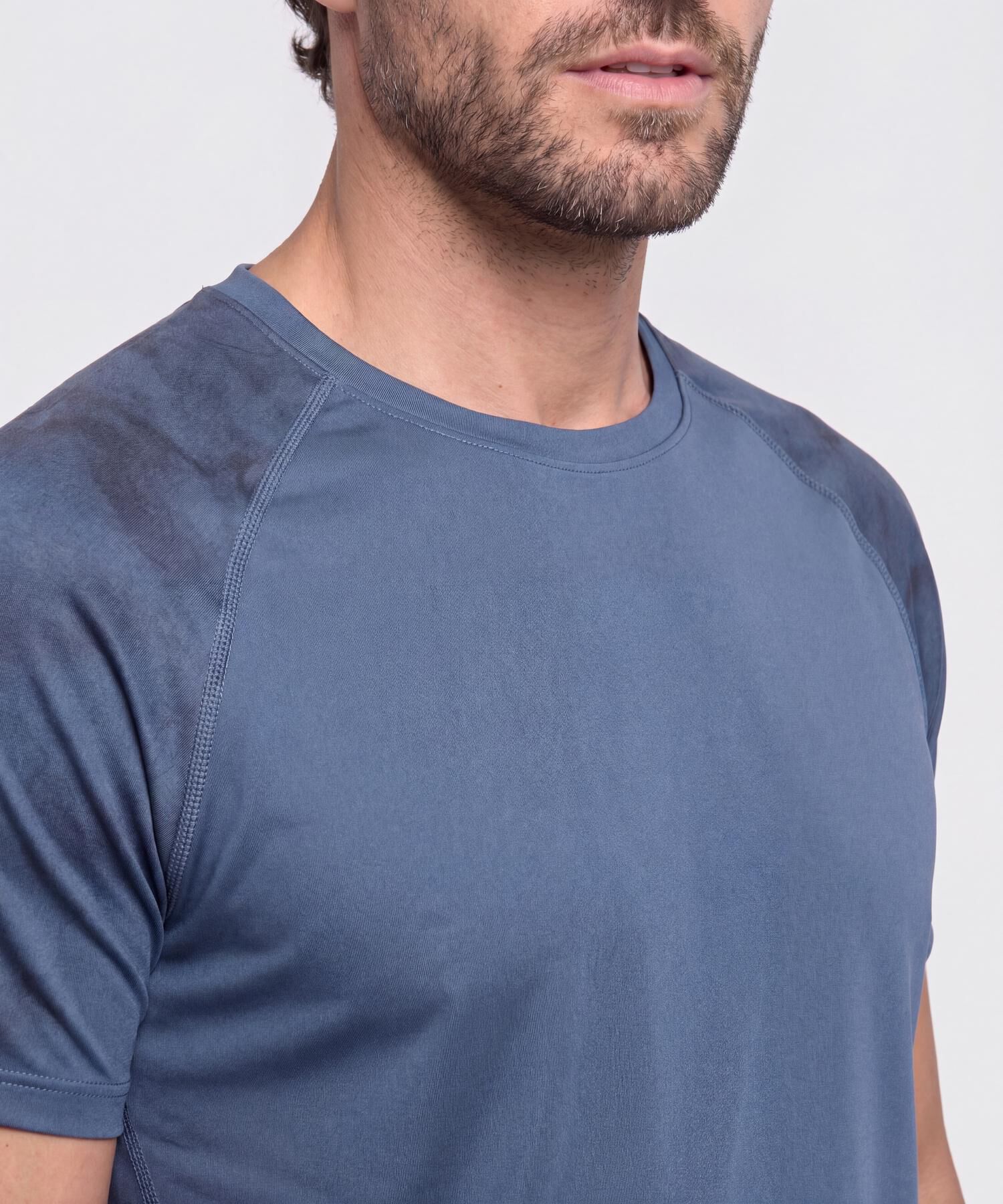 Camiseta Deportiva Con Detalle En Mangas 