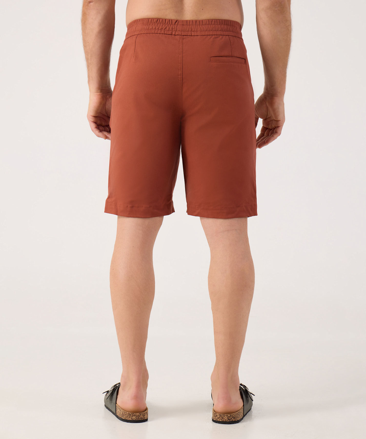 Bermuda Unicolor Con Pretina Encauchada Y Cordón Interno