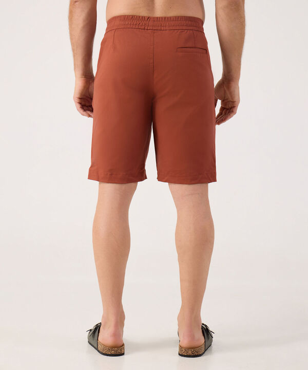 Bermuda Unicolor Con Pretina Encauchada Y Cordón Interno