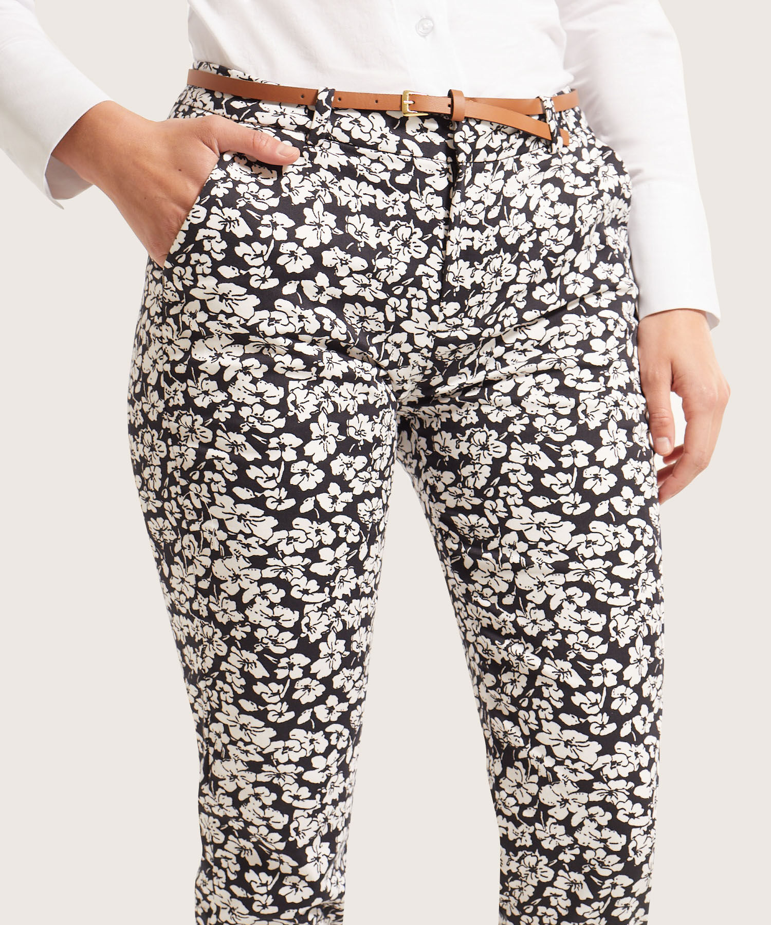 Pantalón Básico Bolsillos Diagonal